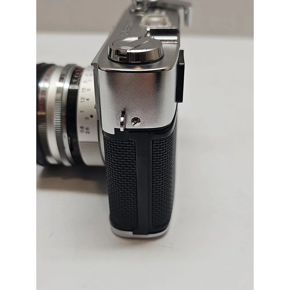 Yashica Lynx 5000 35mm Rangefinder Film Camera.  45mm f/1.8 Lens. W/ Casing